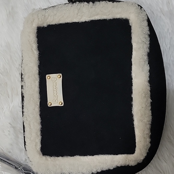 Bear Paw Purse - Picture 2 of 4